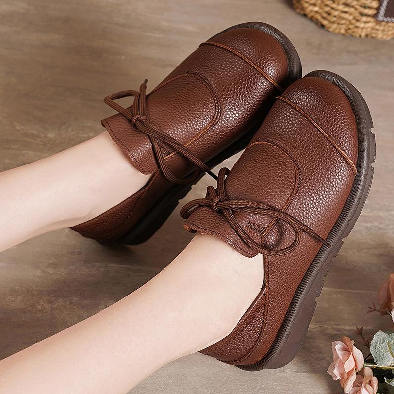 Women's lace-up flat shoes