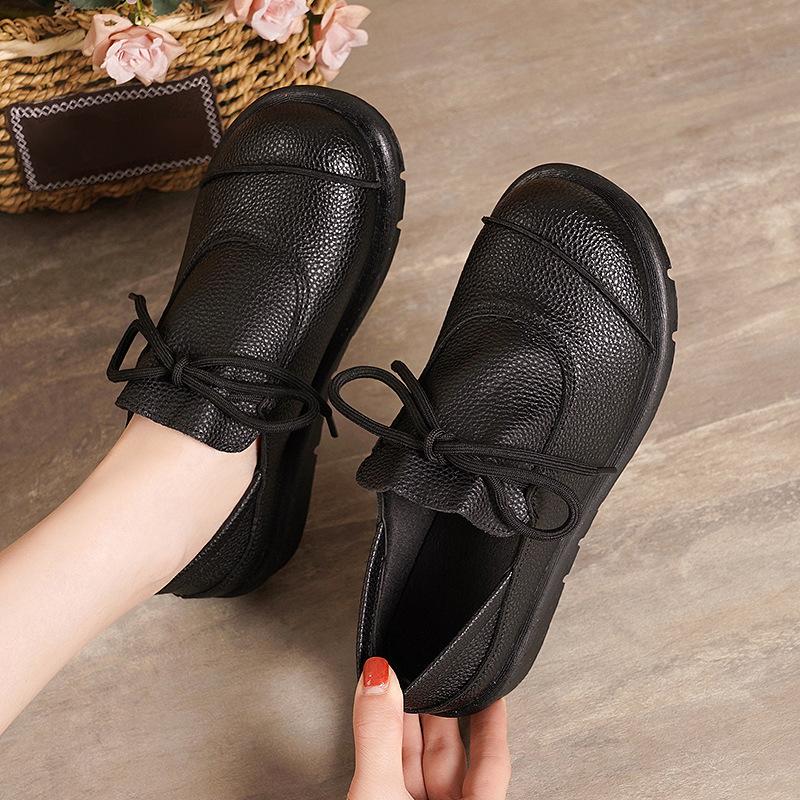 Women's lace-up flat shoes