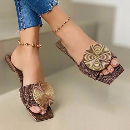 Round buckle flat casual beach sandals