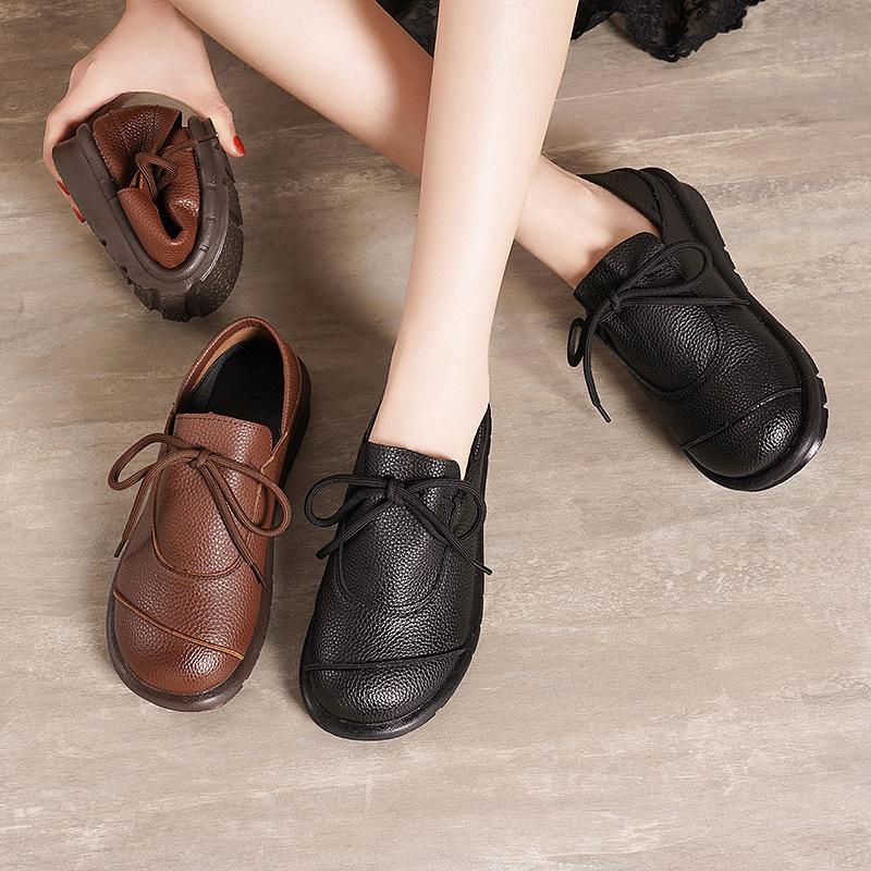 Women's lace-up flat shoes