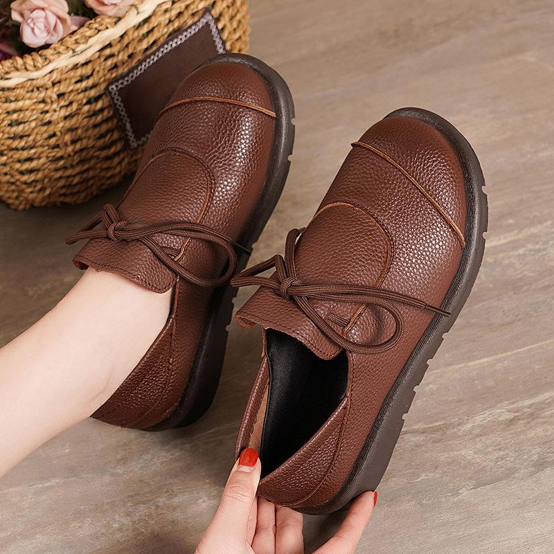 Women's lace-up flat shoes