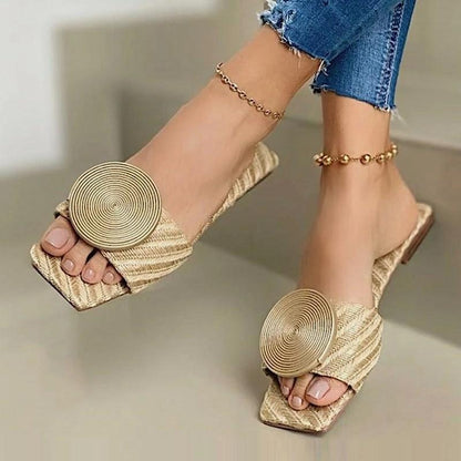 Round buckle flat casual beach sandals