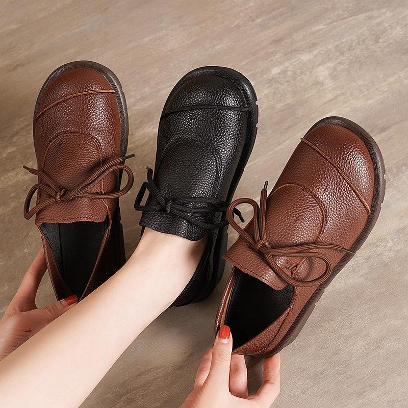 Women's lace-up flat shoes